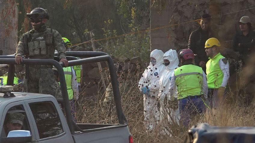 ENCUENTRAN FOSA CLANDESTINA CON 16 CUERPOS EN IRAPUATO