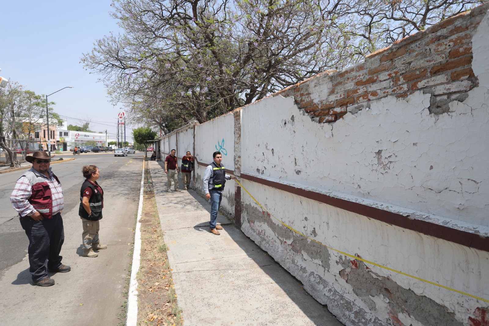 SUPERVISAN BARDA PERIMETRAL DEL PANTEÓN DE LAS FLORES PARA PREVENIR RIESGOS  