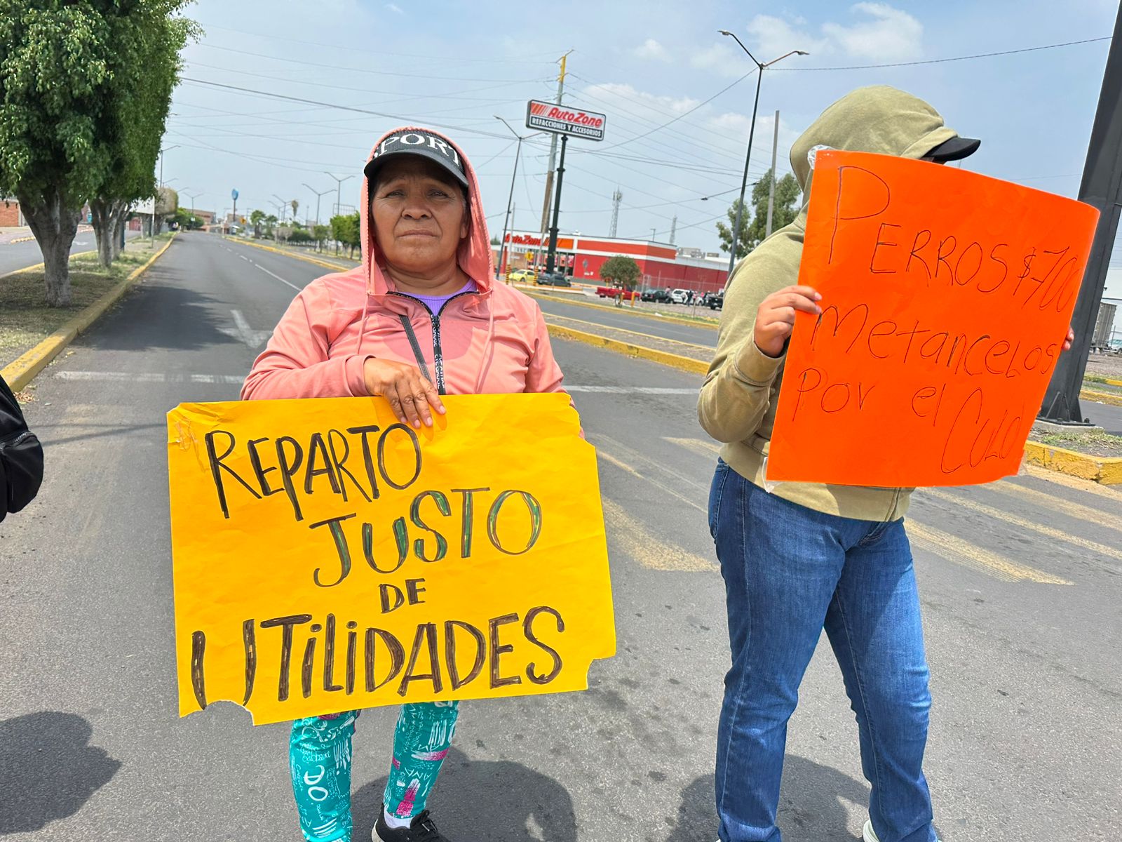 #Salamanca 🫠🫠🫠¡¡¡LES QUIEREN REPARTIR 100 PESOS DE UTILIDADES!!! EMPLEADOS DE FRUGO PROTESTAN Y BLOQUEAN VIALIDADES