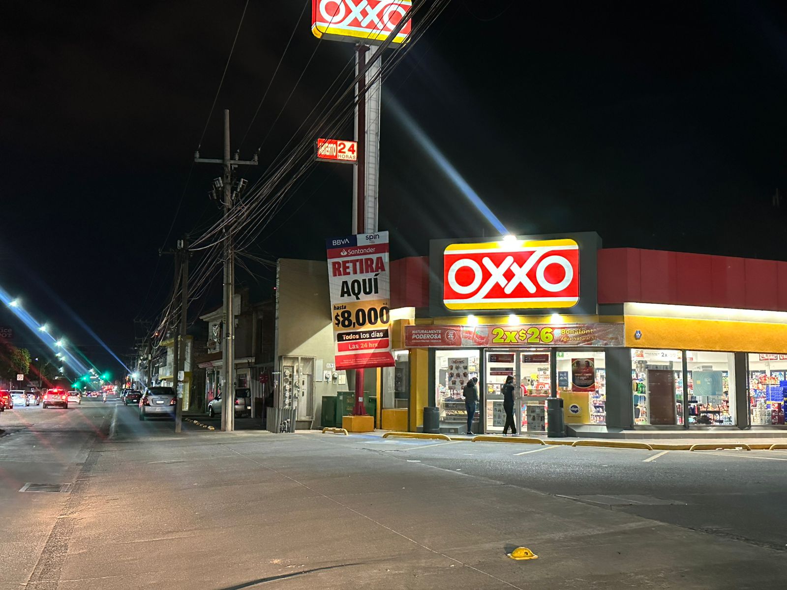 #Salamanca ASALTAN TIENDA OXXO EN FAJA DE ORO; ROBAN DINERO, VINO Y CIGARROS
