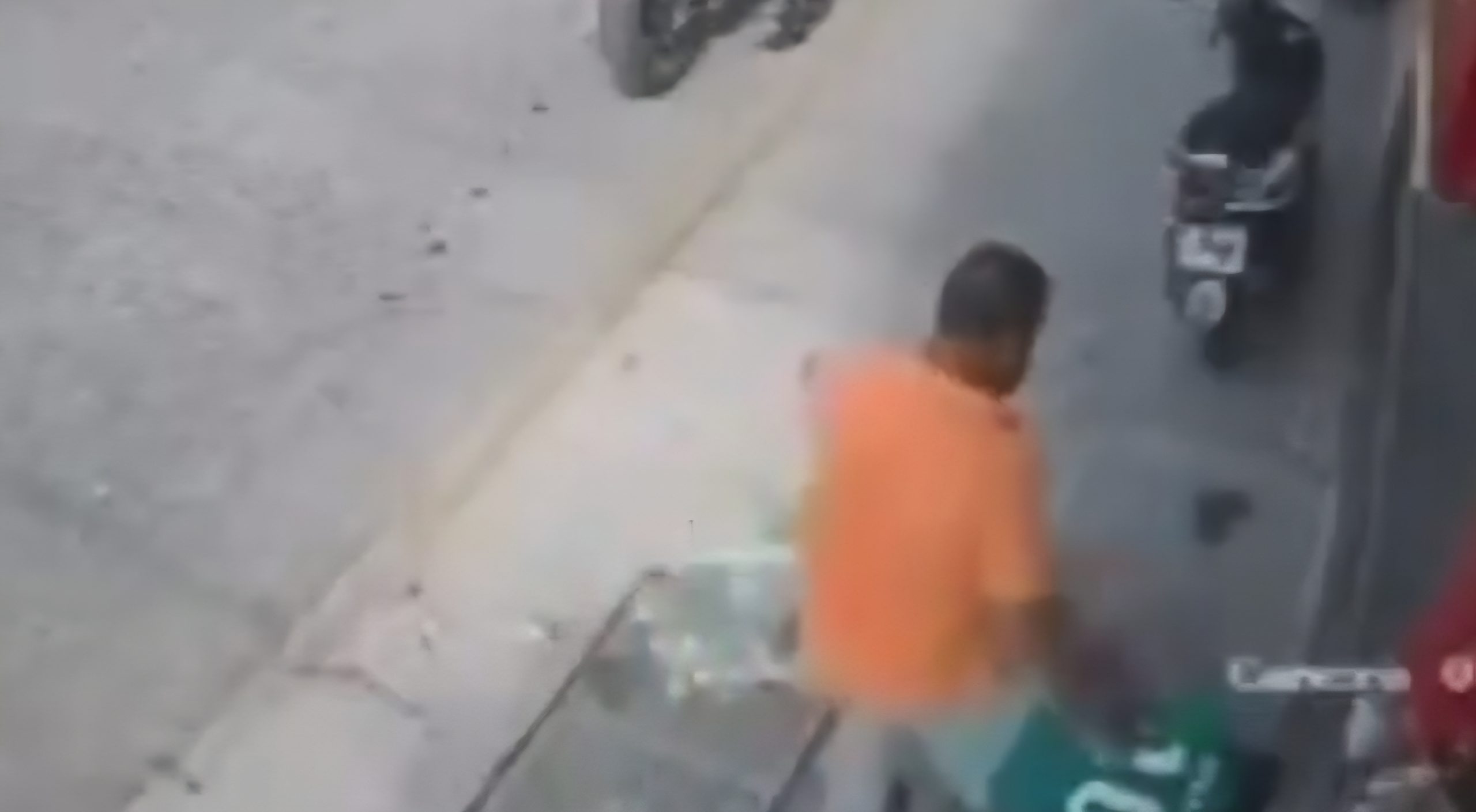 💥 VIOLENCIA EN ACÁMBARO: GRABAN GOLPIZA CONTRA VENDEDORA AMBULANTE