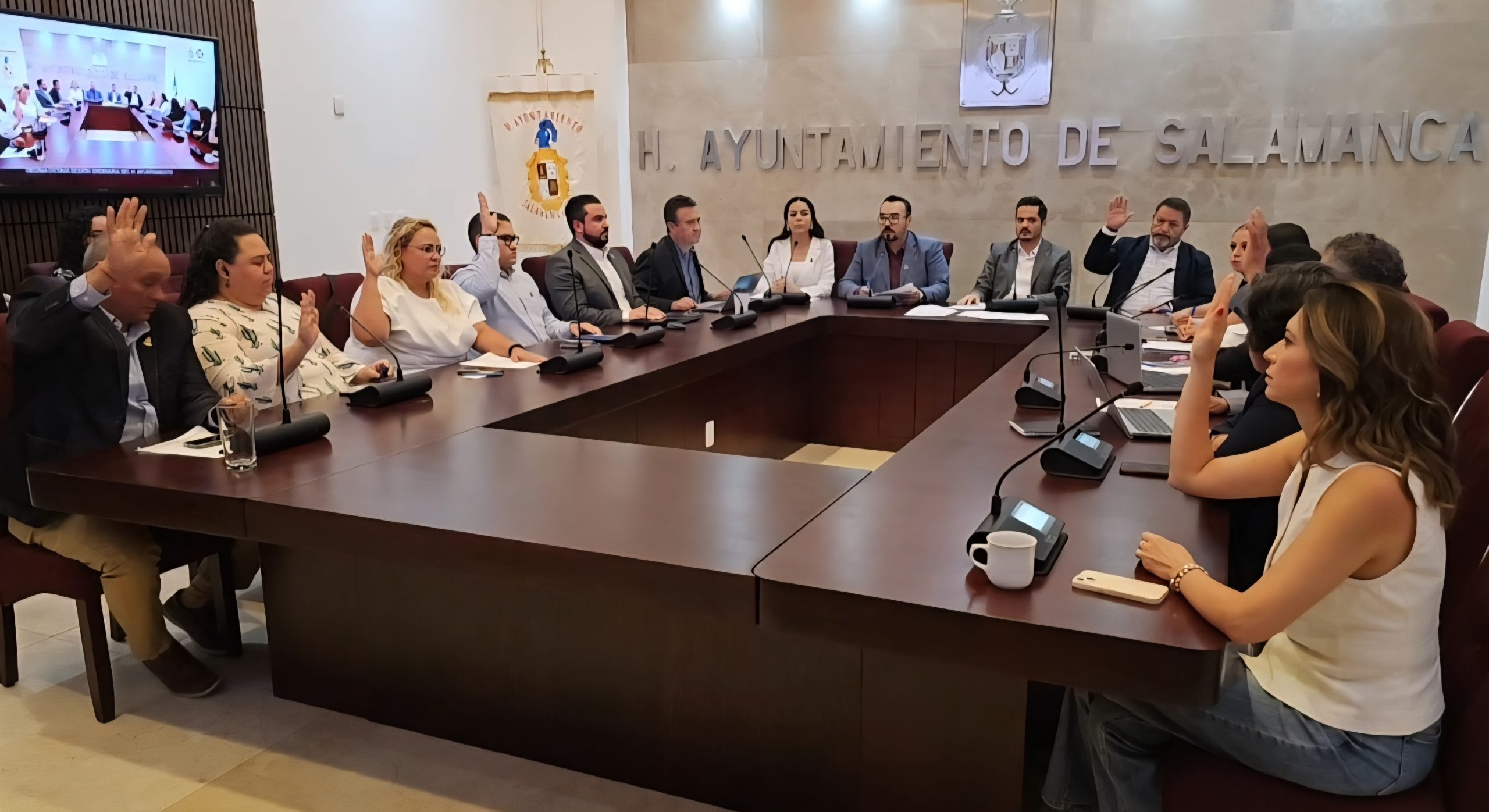 Ya no respaldan a César Prieto; dos morenistas votan contra su programa de gobierno
