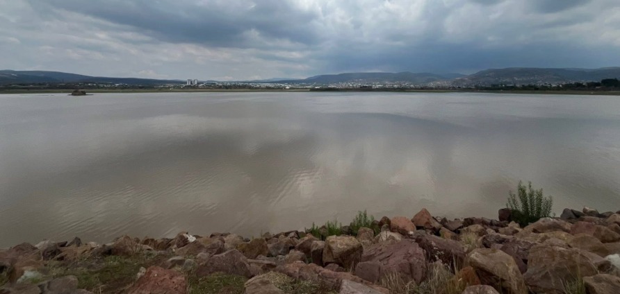 #León TRAS MESES DE SEQUÍA, LA LLUVIA TRAE ALIVIO. PRESA DEL PALOTE AUMENTA SU NIVEL
