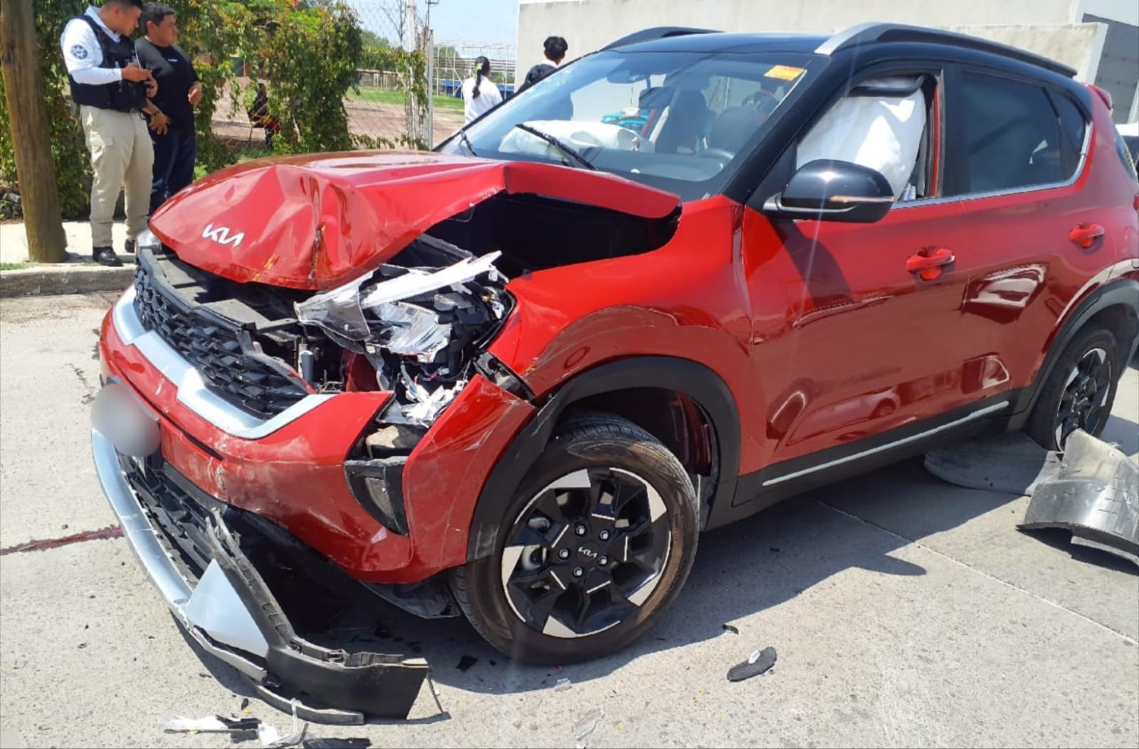 #Salamanca ACCIDENTE VIAL EN CALLE LEONA VICARIO DEJA SOLO DAÑOS MATERIALES