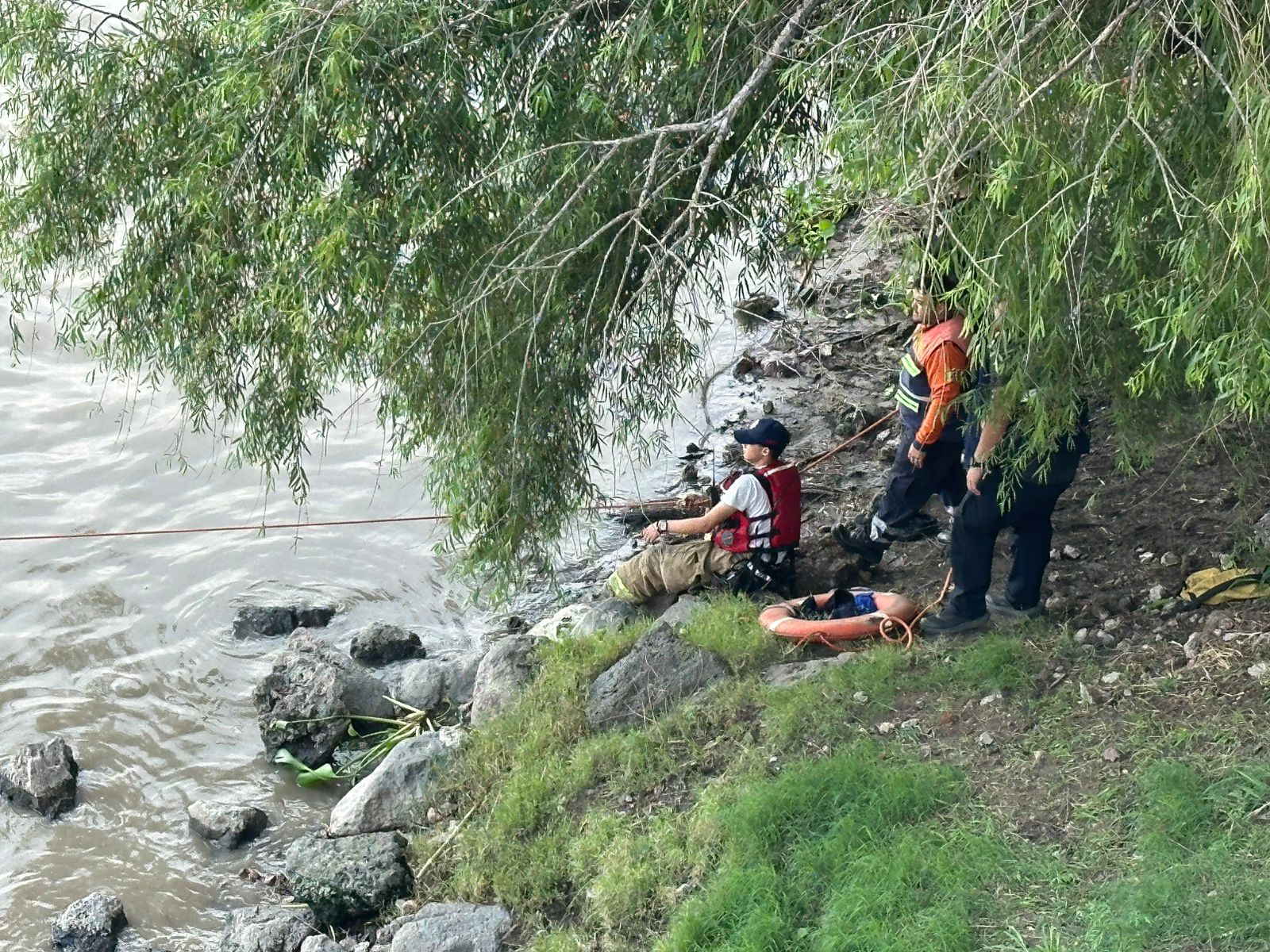 DOS MENORES CAEN AL RÍO LERMA EN SALAMANCA; RESCATAN A UN NIÑO Y SIGUE LA BÚSQUEDA DE UNA NIÑA