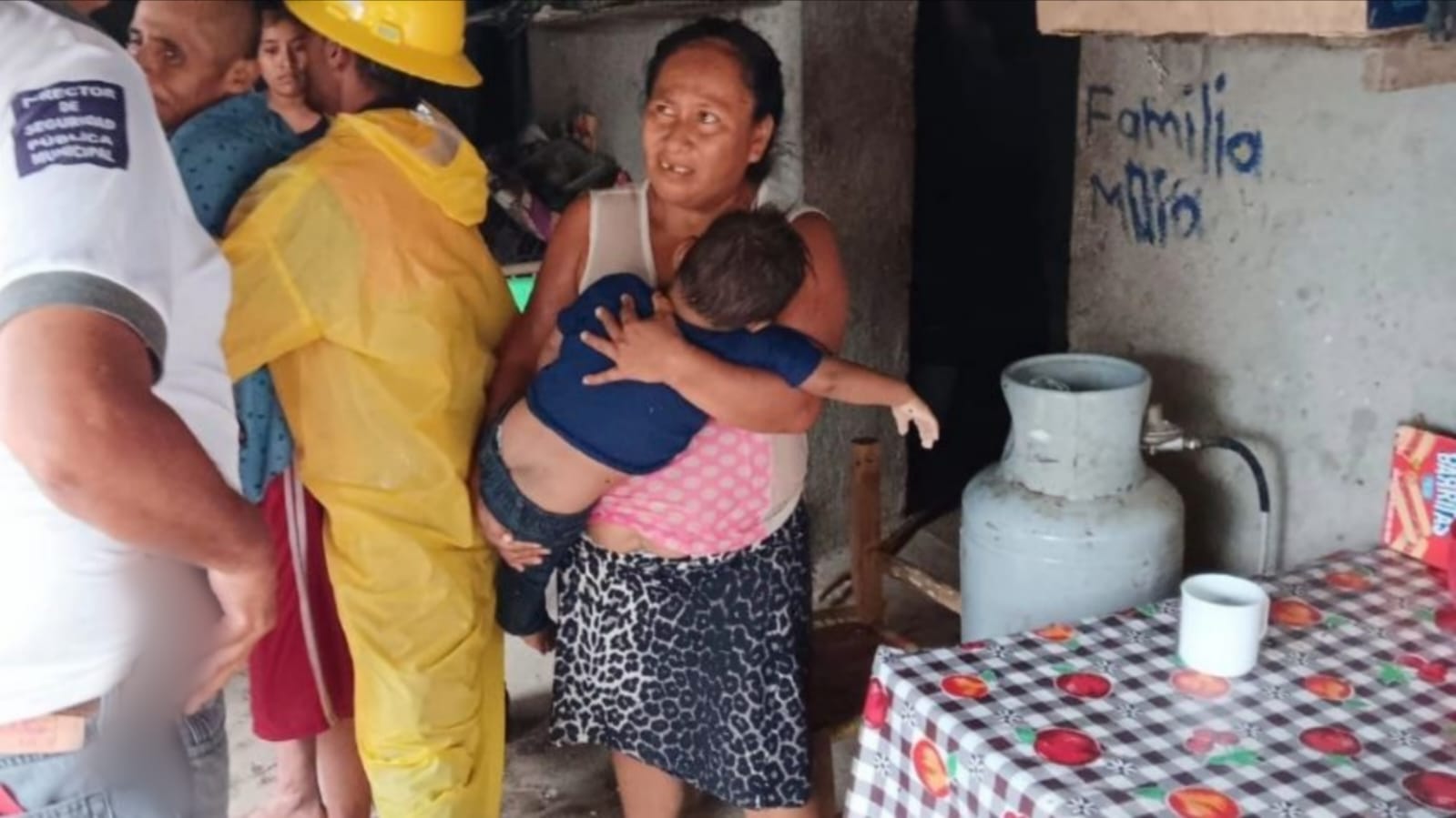 #Nacional #Guerrero TRAS PASO DE ERICK, UNA MUJER Y SU HIJO FUERON ARRATRADOS POR UN RÍO; EL MENOR PERDIÓ LA VIDA