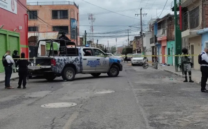 #Celaya ATACAN A PADRE E HIJO EN PANADERÍA DE LAS INSURGENTES