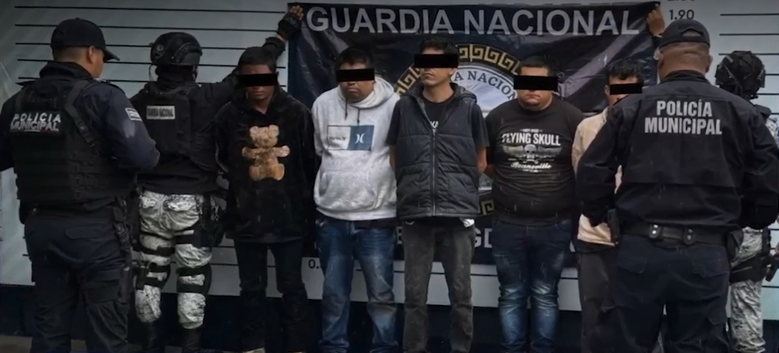 #Irapuato Detienen a cinco por presunta extorsión. Vehículo y armas fueron aseguradas