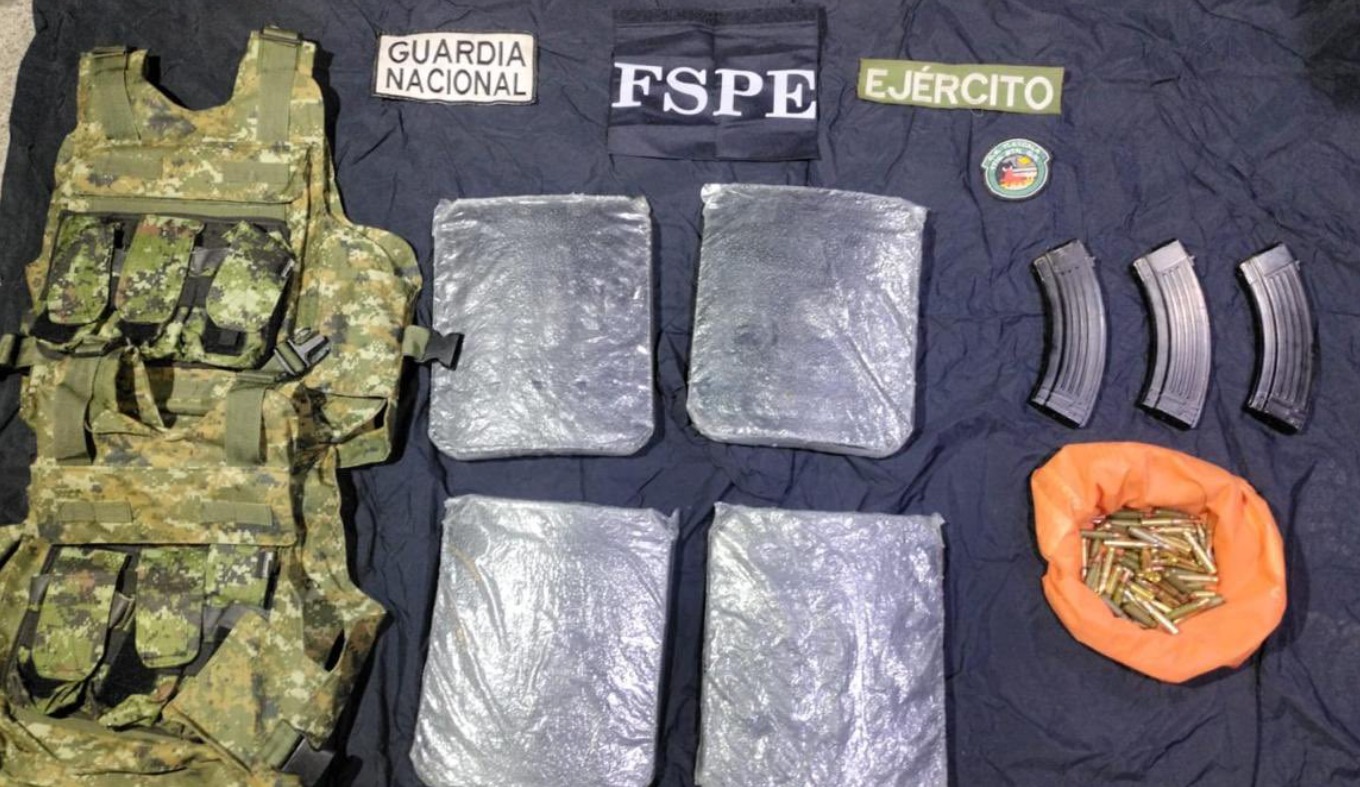 #ValleDeSantiago Detienen a tres en posesión de armas, droga y más equipo