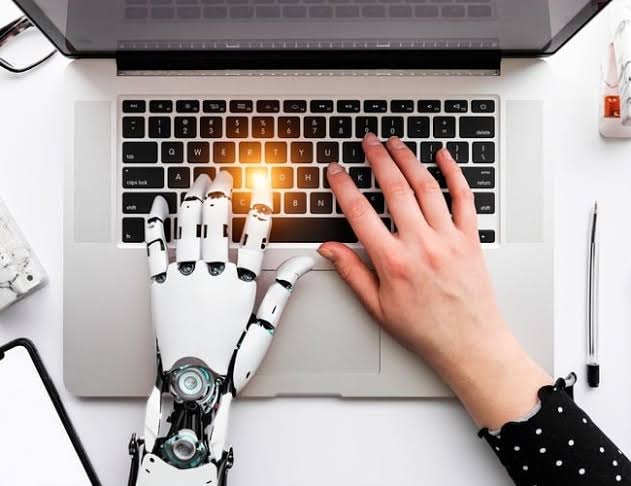 💥 Adultos mayores, en riesgo de exclusión por el avance de la inteligencia artificial