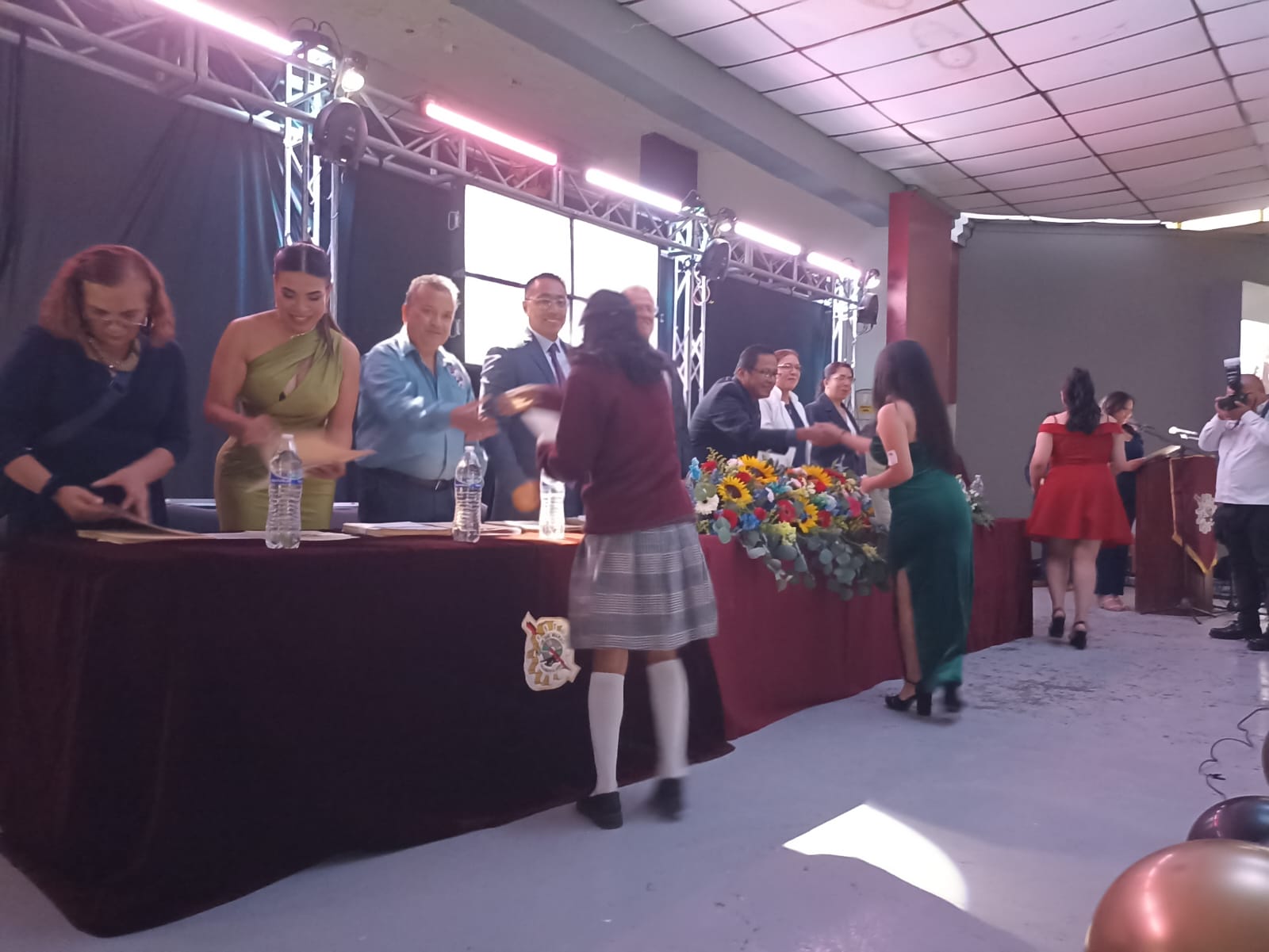 Celebran emotiva graduación de la Escuela Secundaria Técnica 18 de Marzo