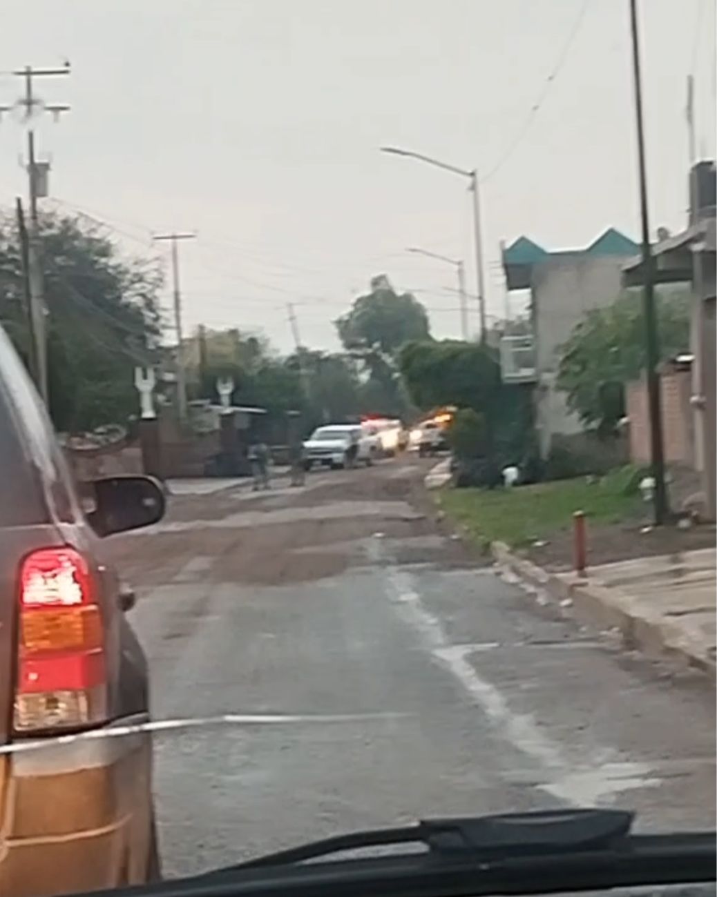 Localizan vehículo con impactos de proyectil de arma de fuego en Loma de San Antonio