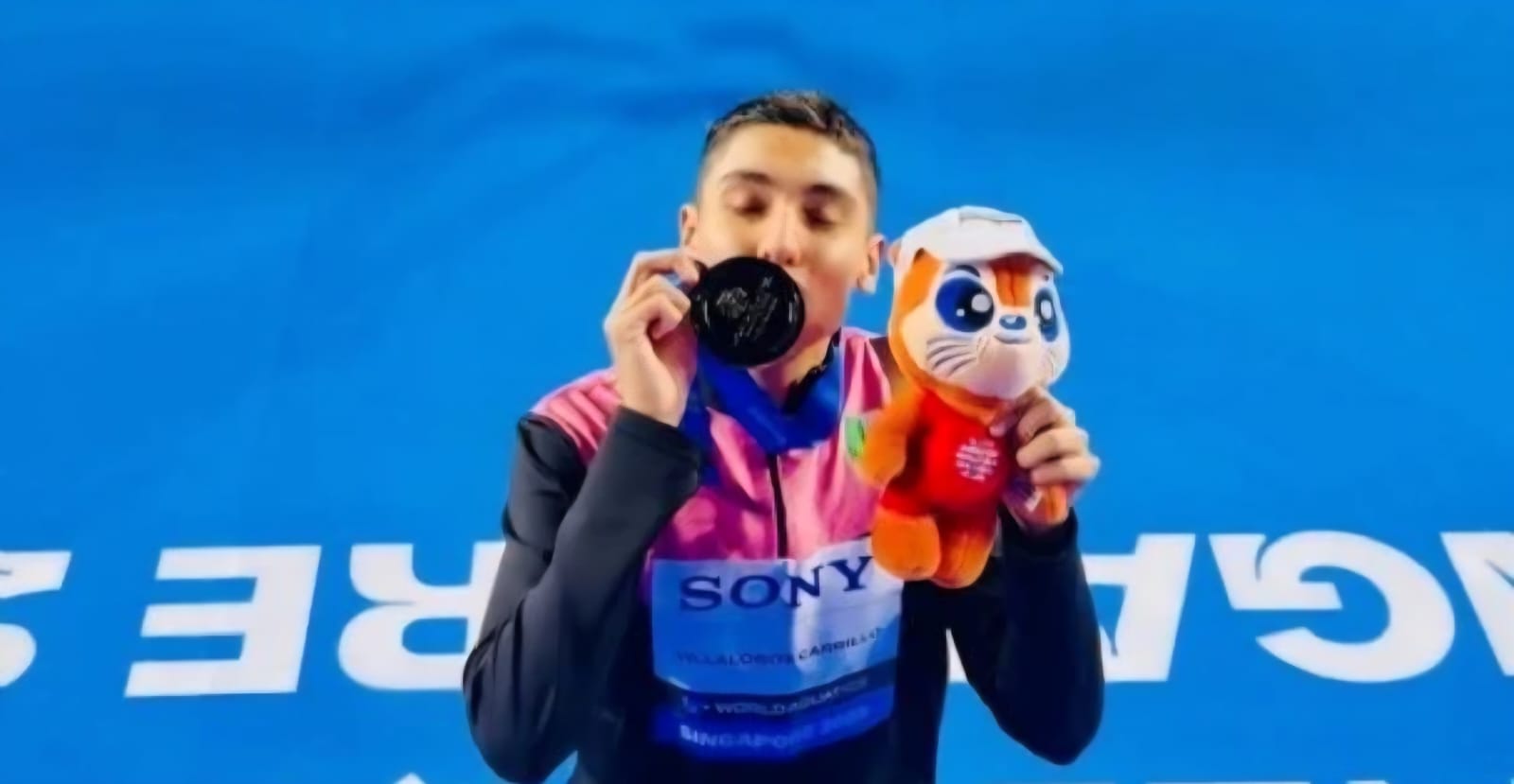 Diego Villalobos gana histórica medalla individual en Mundial de Natación Artística