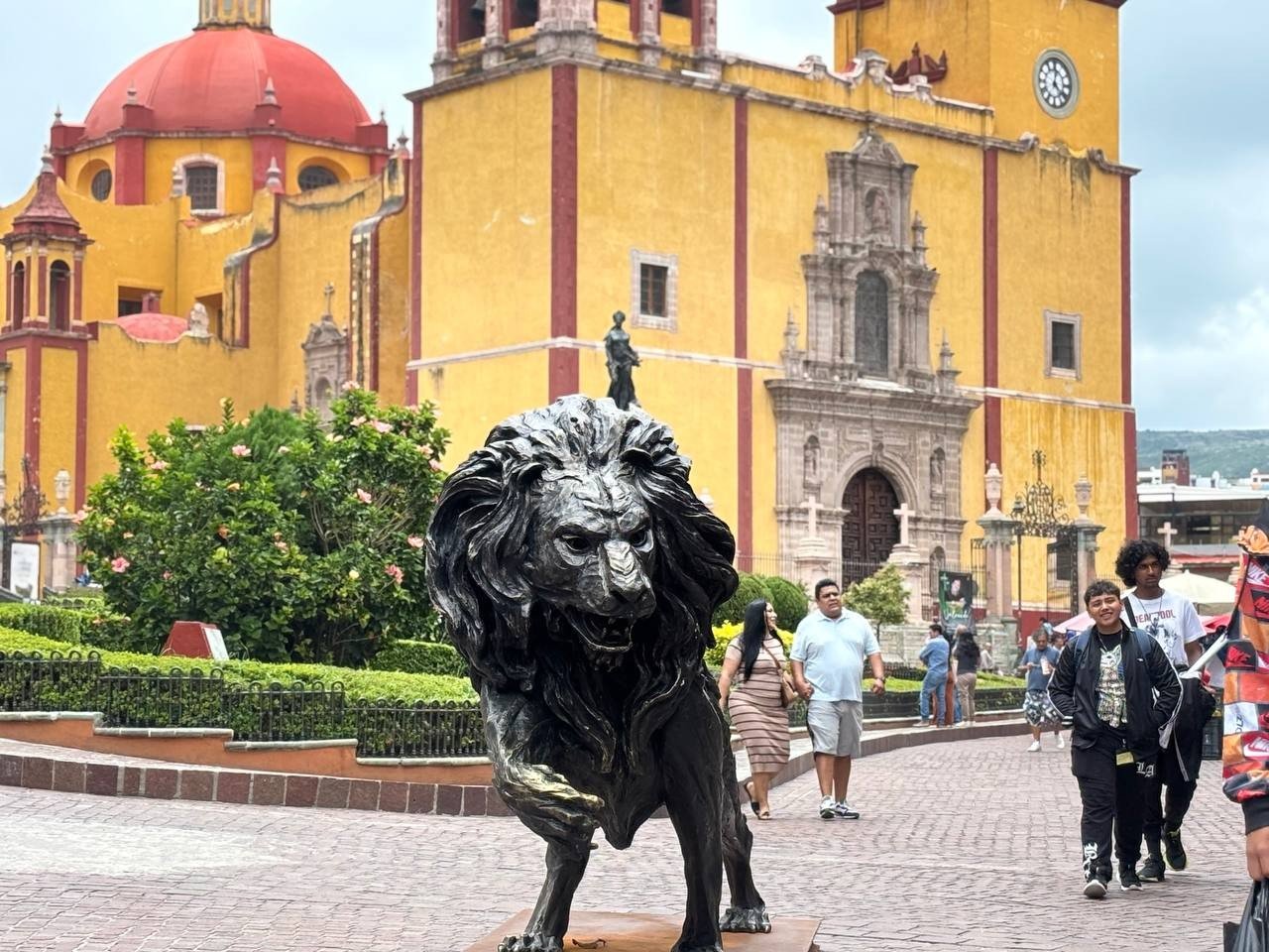 💥 INAH ordena retirar esculturas instaladas sin autorización en el centro de Guanajuato