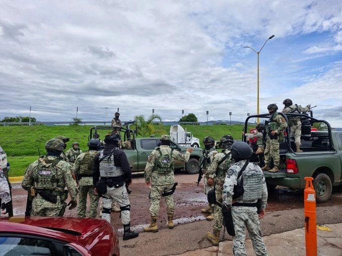 Detienen a cinco policías municipales acusados de desaparición de personas