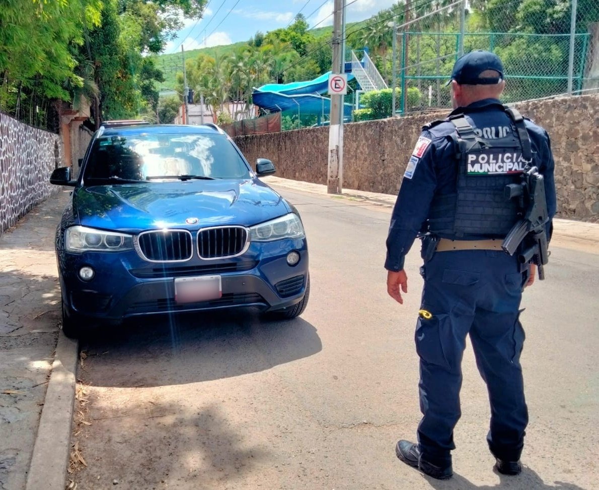 Camioneta vincunlada a robo en #Salamanca fue localizada en #Irapuato