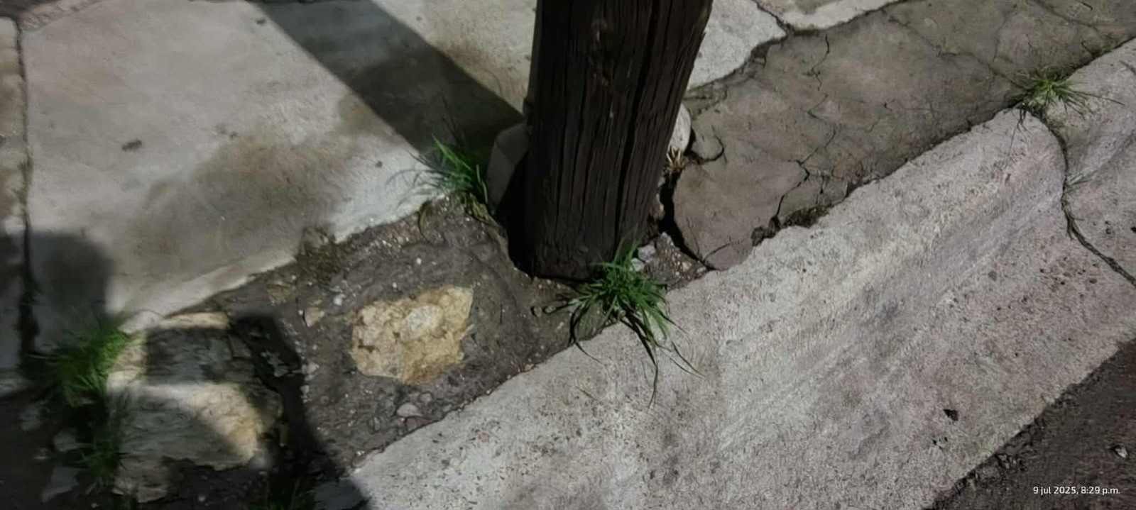 #Salamanca Reportan poste en pésimas condiciones en colonia Infonavit 3
