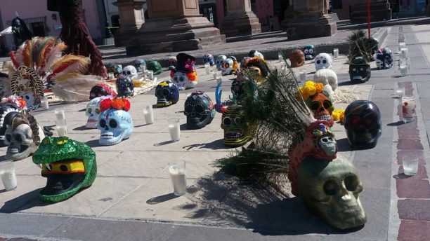 La Prepa Salamanca prepara un altar de cráneos monumental en la Plaza Cívica Miguel Hidalgo