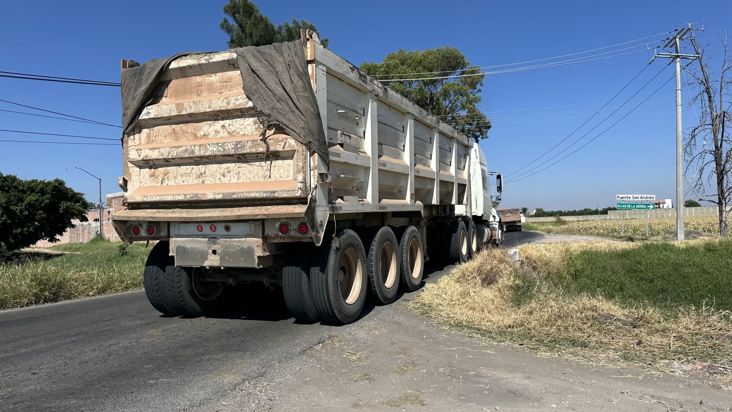 Puente en malas condiciones sobre la carretera Salamanca–Cárdenas preocupa a automovilistas de carga