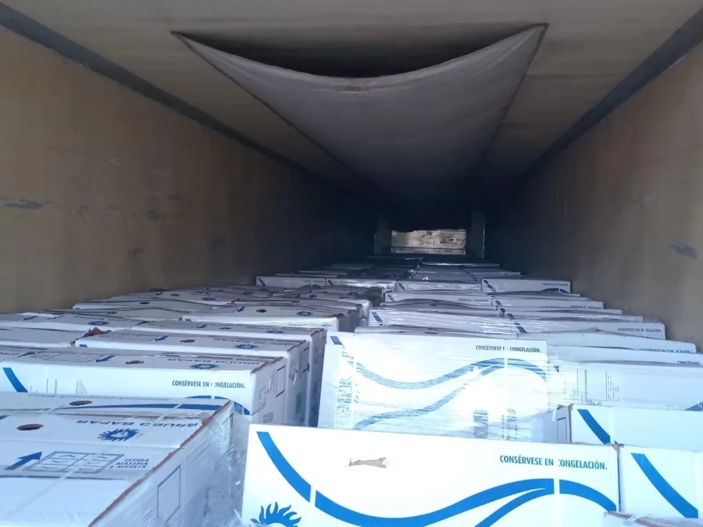 💥 Autoridades recuperan tractocamión con 648 cajas de carne robada en Apaseo El Grande