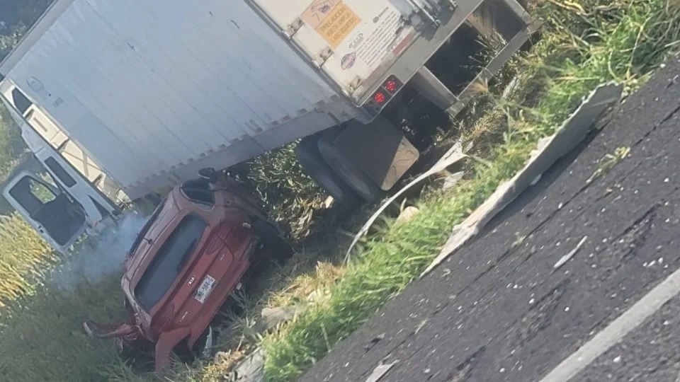 Trágico accidente en la autopista Querétaro–Irapuato deja dos mujeres sin vida