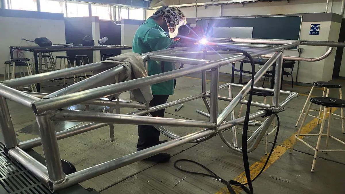 💥 Estudiantes celayenses buscan competir en el Electratón con un auto eléctrico propio