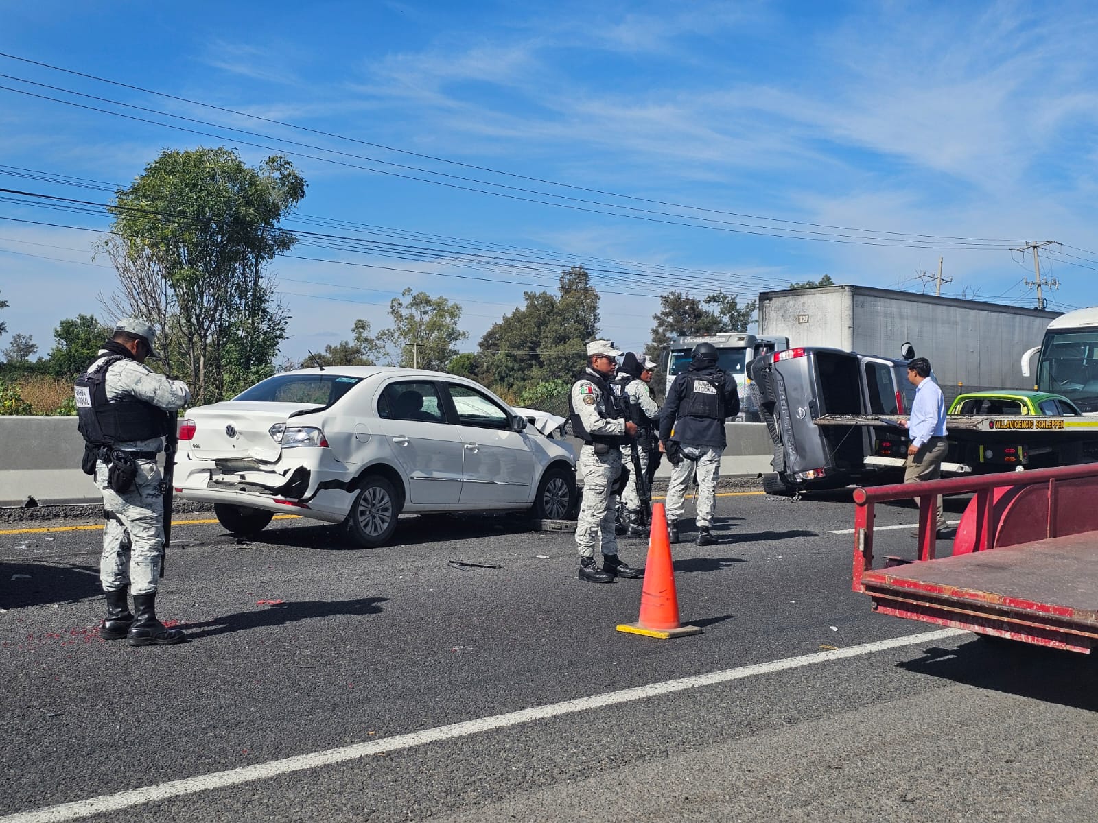💥 Accidente entre tres vehículos deja una persona lesionada en la carretera Salamanca-Irapuato