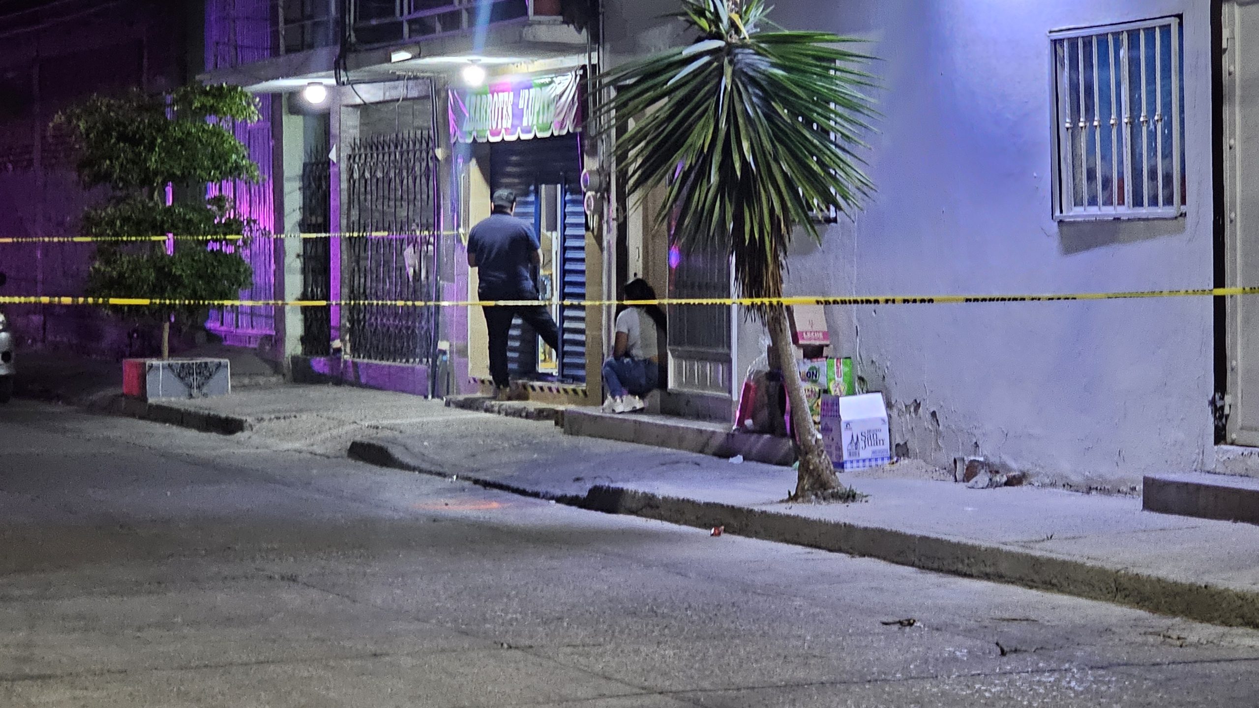 Asesinan a balazos a una mujer en la puerta de una casa de la calle San Luis de la Paz, en la colonia Guanajuato, en #Salamanca 