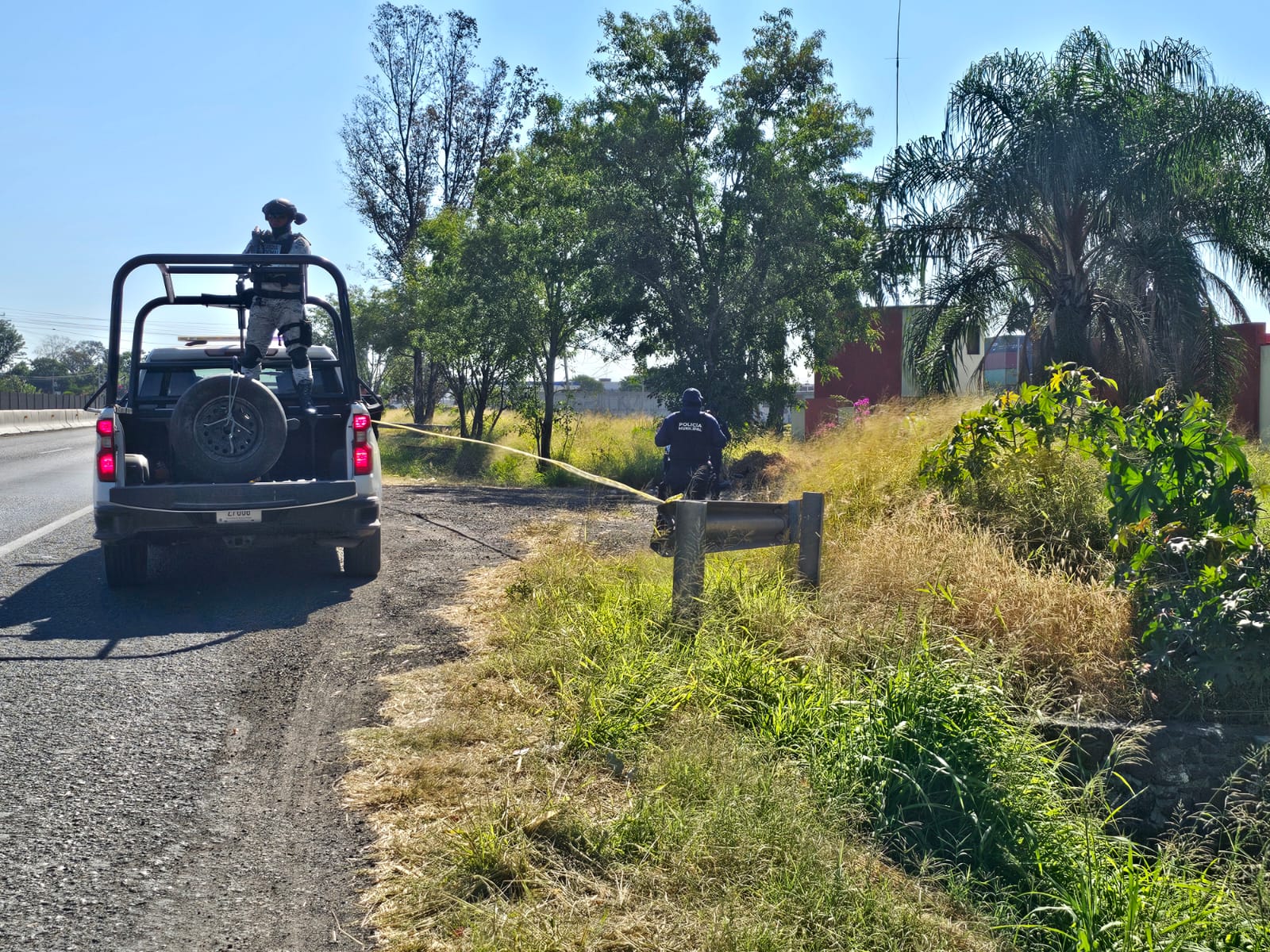 #Salamanca Localizan a hombre sin vida y con huellas de violencia en inmueble abandonado en la Carretera Federal #45