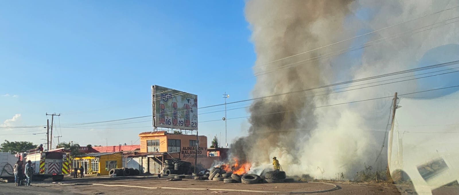 Se incendia vulcanizadora en Carretera Federal #45 de #Salamanca