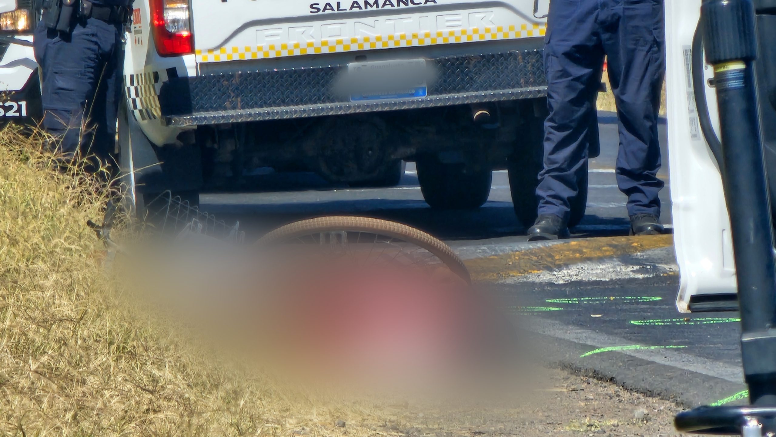 Abaten con arma de fuego a masculino mientras viajaba en bicicleta en la carretera Salamanca-Cárdenas