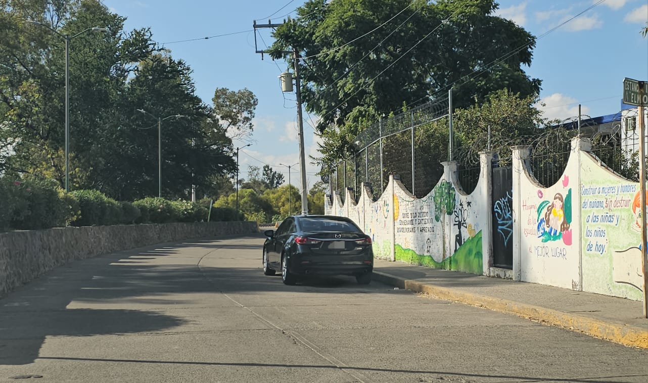 💥 Sin autoridad vial. Reportan en Salamanca autos mal estacionados sin que Vialidad actúe