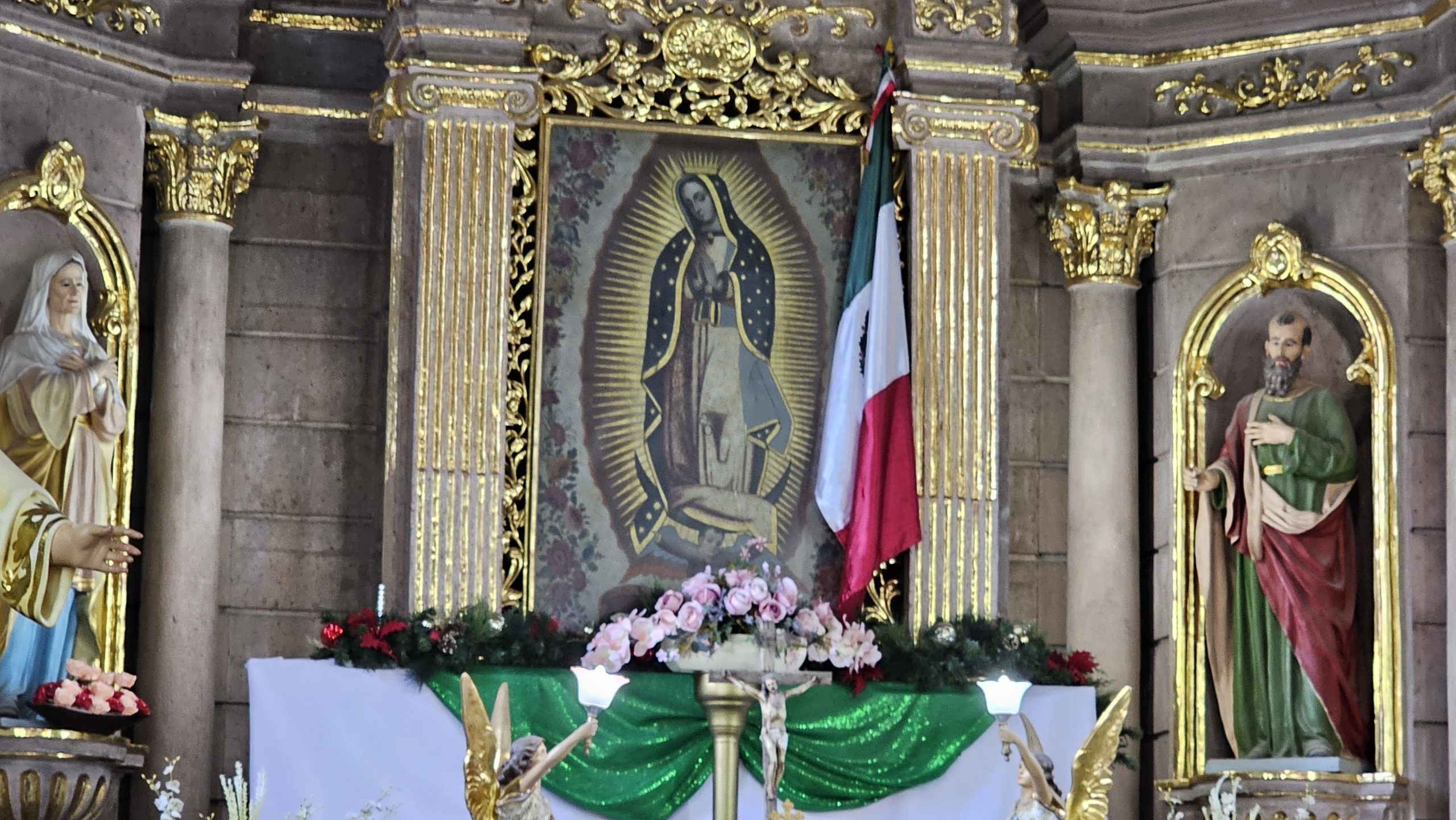 Feligreses dan gracias en el Santuario de la Virgen de Guadalupe de #Salamanca