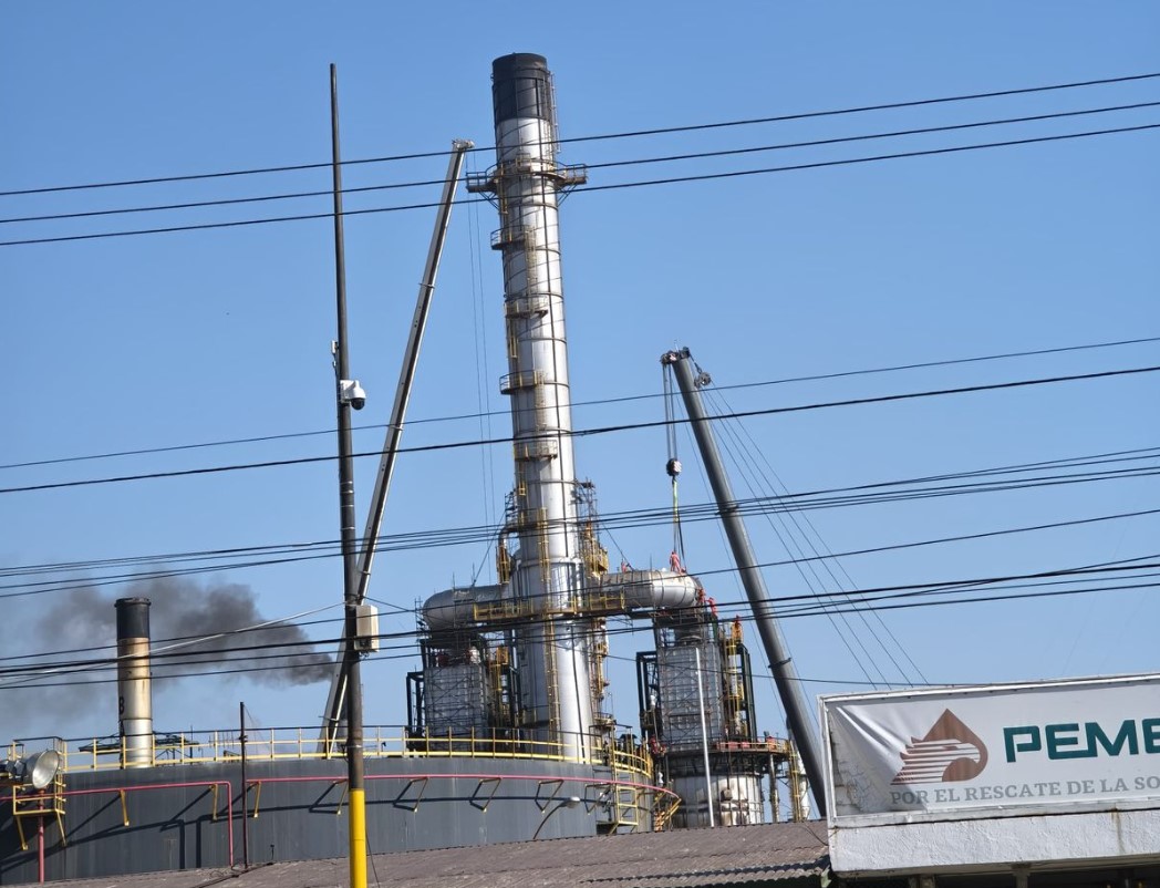 #Salamanca Vecinos de colonias cercanas a PEMEX amenazan con bloqueo por ruido excesivo de las emisiones y exigen a la paraestatal soluciones definitivas