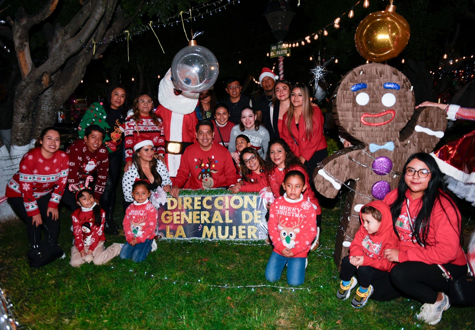 El espíritu navideño llegó a Villagrán con el tradicional encendido del árbol y del Jardín Municipal
