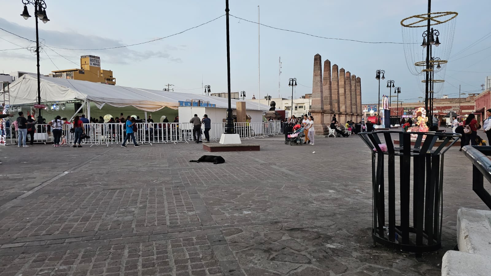 Campaña contra la basura en #Salamanca exhibe a ciudadanos, pero olvida poner bolsas en los cestos