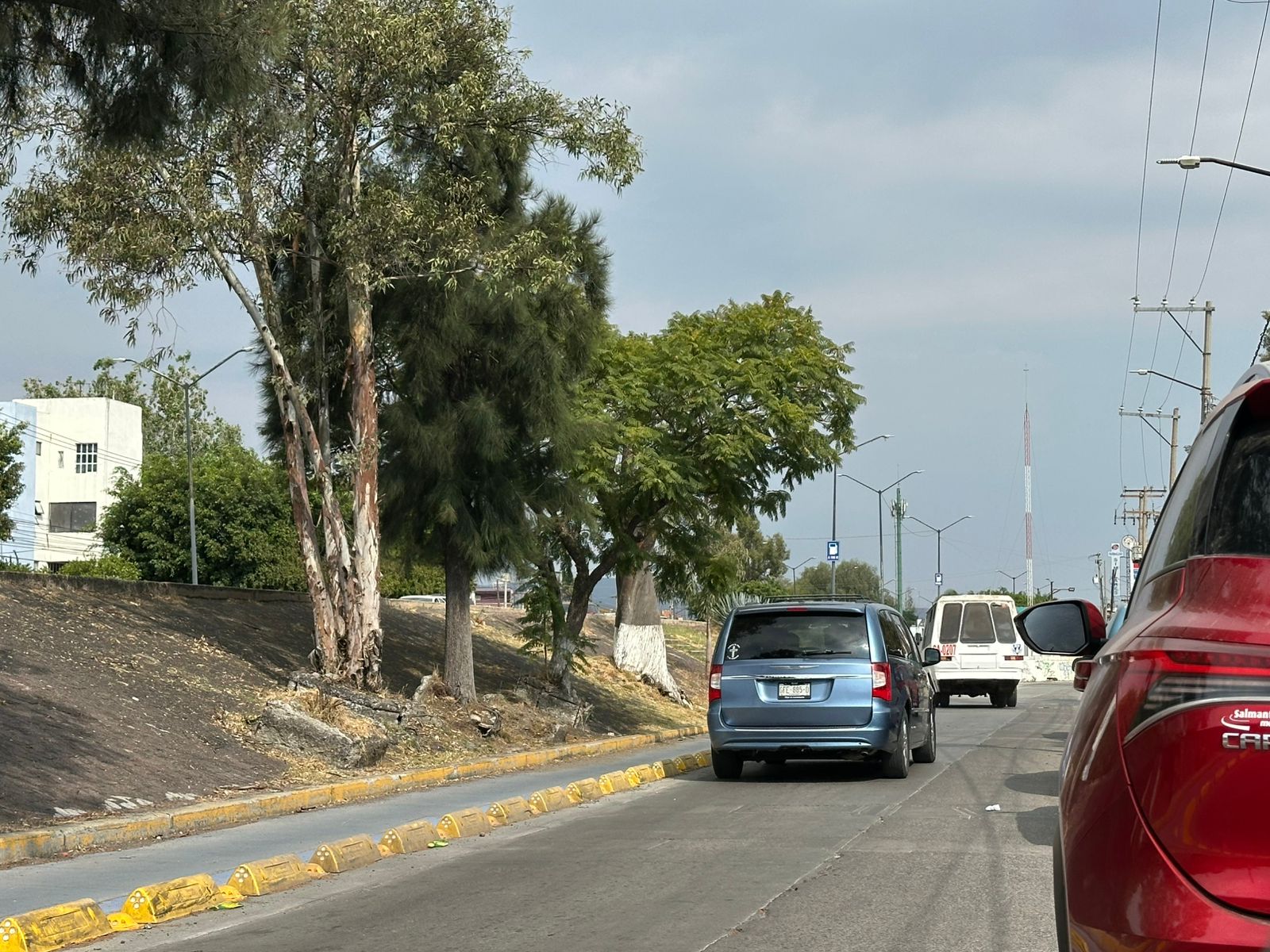Piden más señalamientos viales en calle 1, en Ampliación Bellavista, en #Salamanca. Automovilistas circulan en ambos sentidos