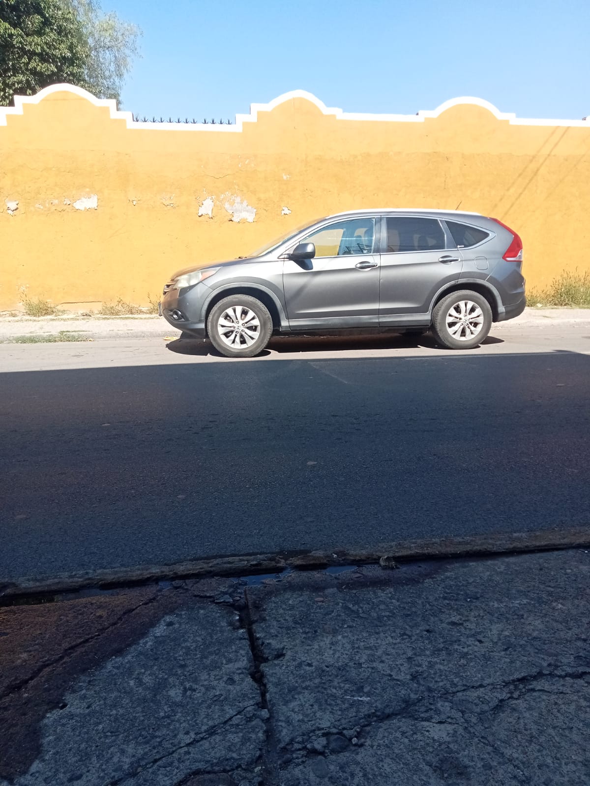 Conductores denuncian falta de señalamientos ante obra en la calle Pasajero, vehículos fueron remolcados «a la brava»