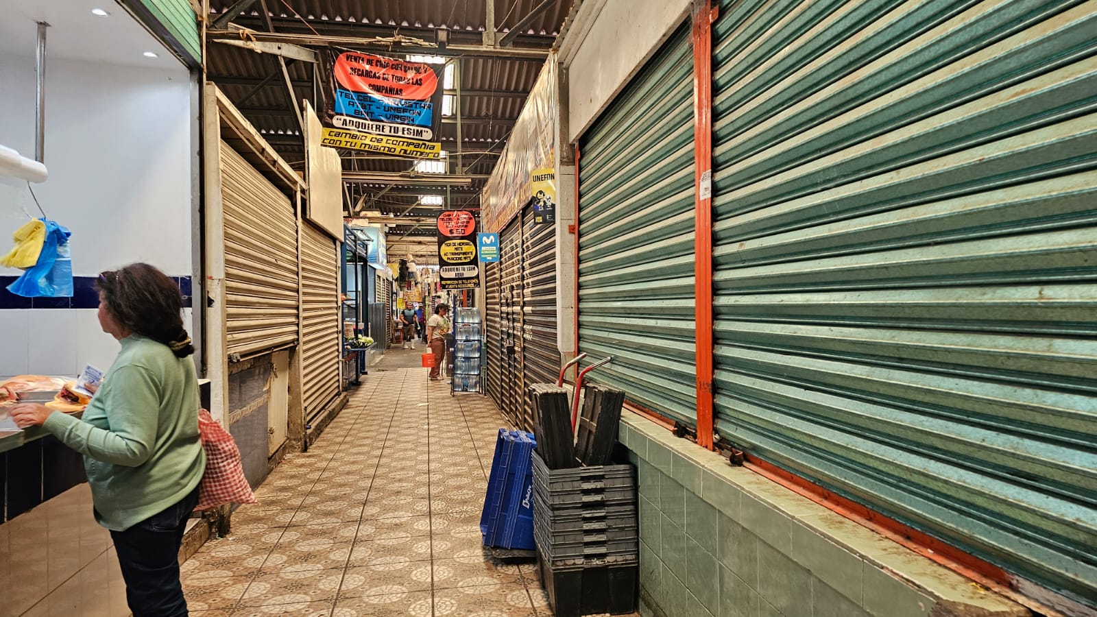 #Salamanca Incrementa comercio en calles del Mercado Tomasa Esteves, pero dentro son cada vez más las cortinas cerradas