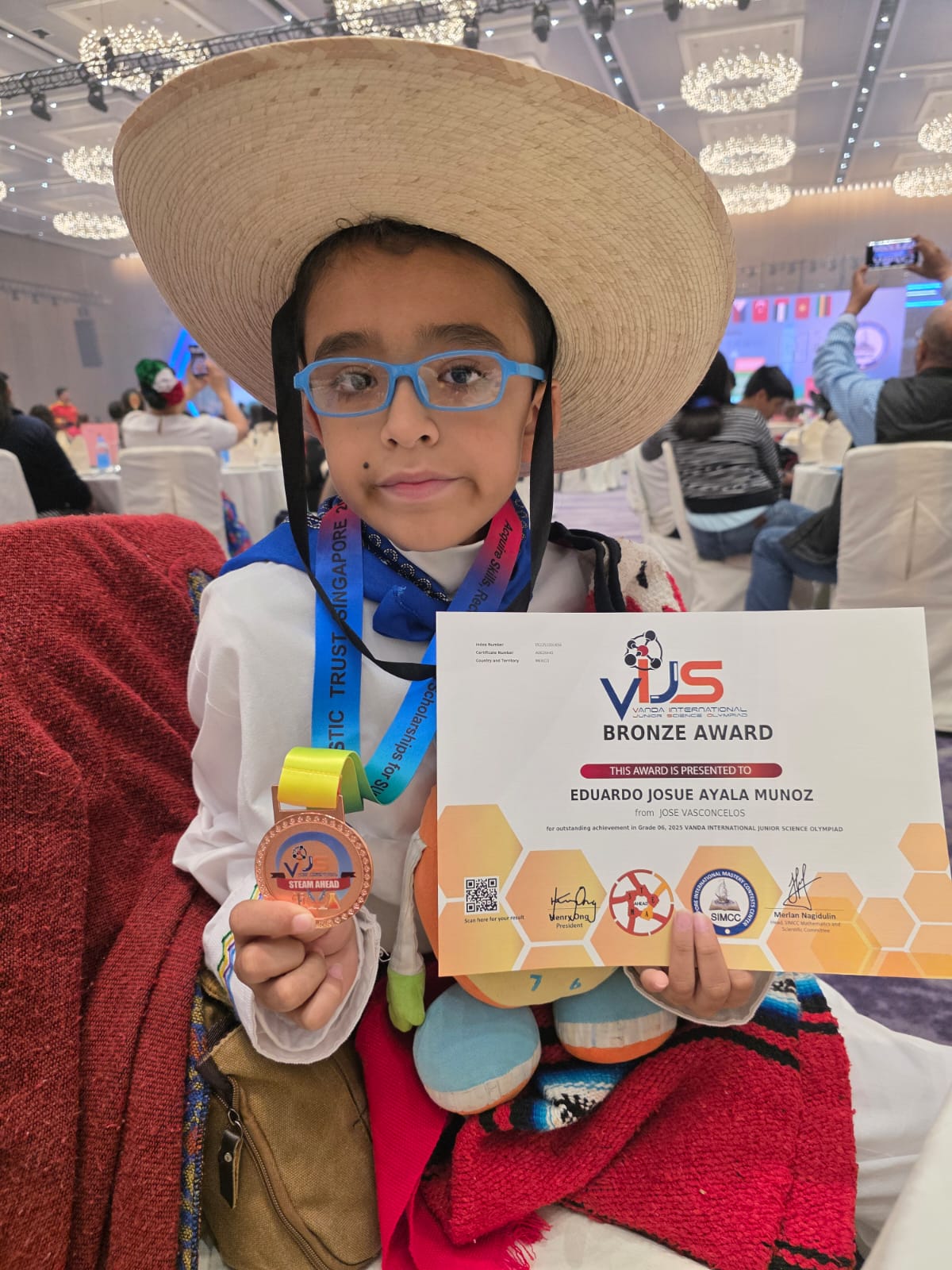 Talento salmantino brilla en #China: Eduardo Ayala conquista medalla internacional en Olimpiada de Ciencias