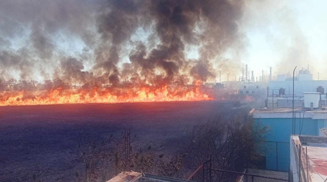 Continúa la quema de predios baldíos, un riesgo latente para vecinos de estos puntos en el olvido