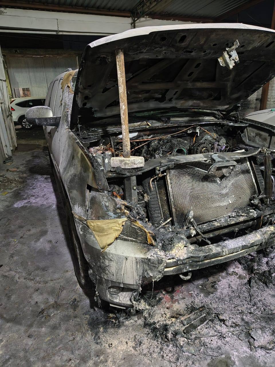 Hojalatero pierde una camioneta tras incendio en su taller de #ApaseoElAlto