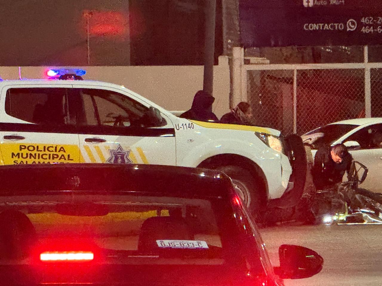 #Salamanca 🚔 Dos sujetos son detenidos tras intentar huir en motocicleta en bulevar Clouthier