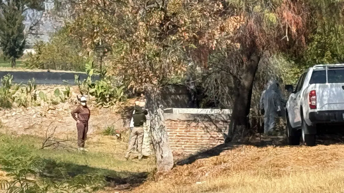 Continúan trabajos en fosa clandestina de #JuventinoRosas. Cuarta intervención permite localizar más restos humanos