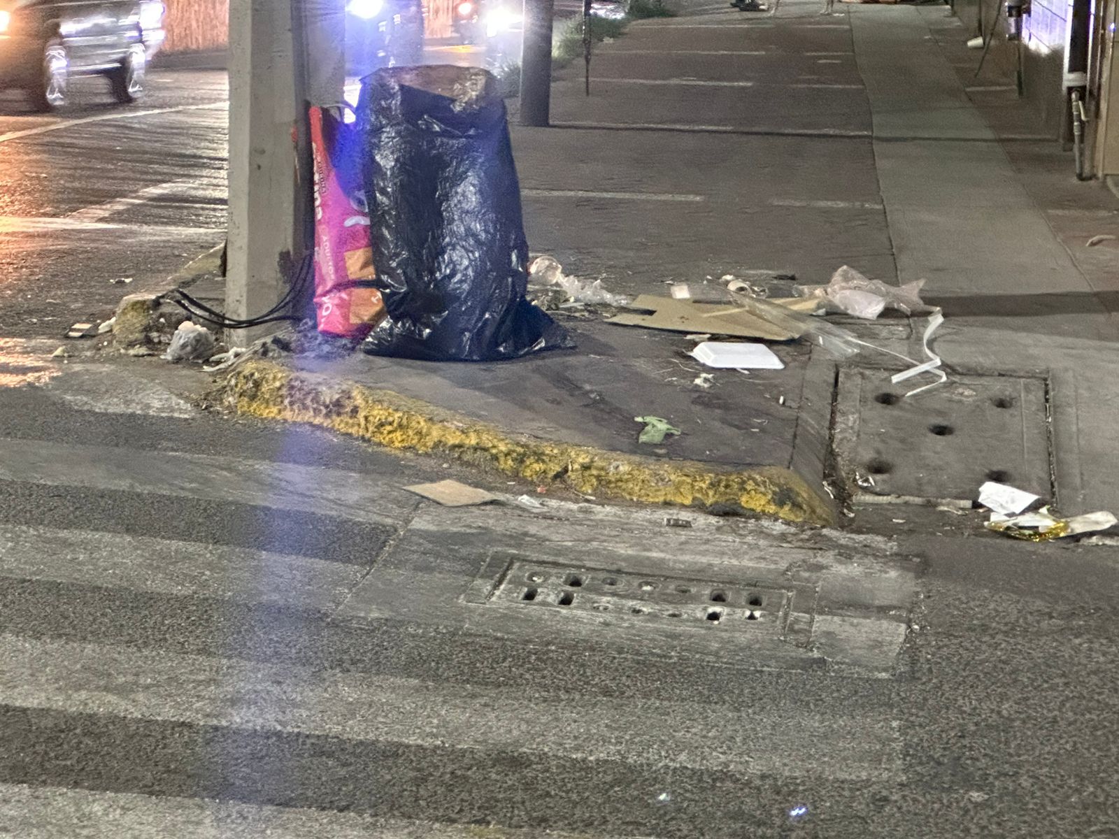 #Salamanca Pese a tratarse del primer cuadro de la ciudad la basura sigue dando de qué hablar