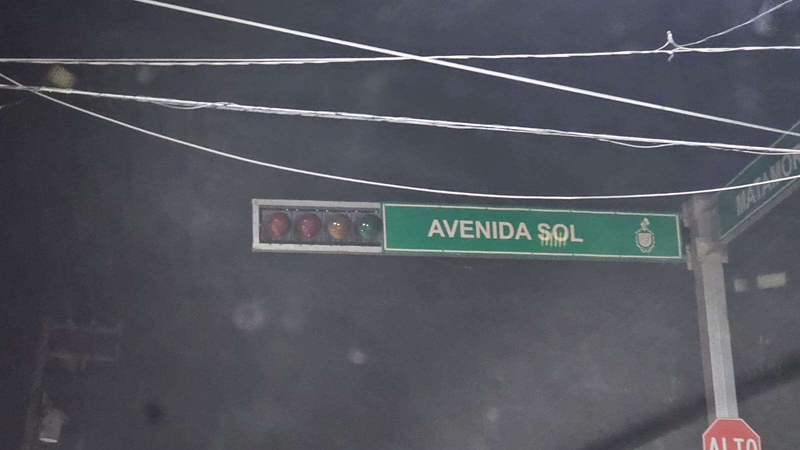 #Salamanca Denuncian semáforo de la calle Sol como un gasto innecesario, pues siempre está apagado