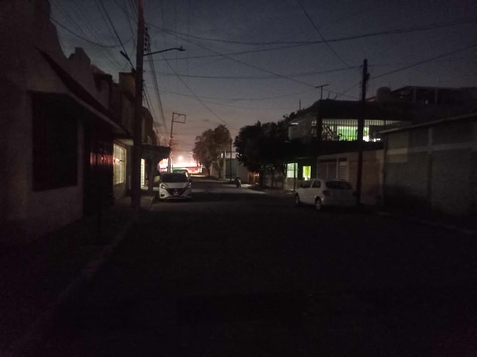 #Salamanca Vecinos de Jardines del Sol reportan constantes fallas de alumbrado público