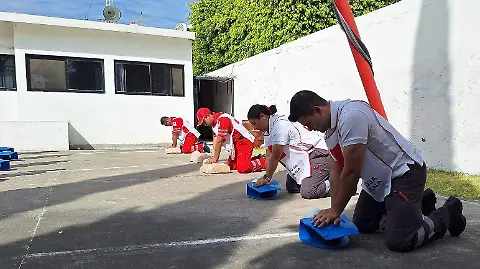 Cruz Roja Salamanca convoca a taller de guardavidas con técnicas de salvamento en albercas
