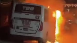 Queman tres camiones de pasajeros en comunidades de #Acámbaro