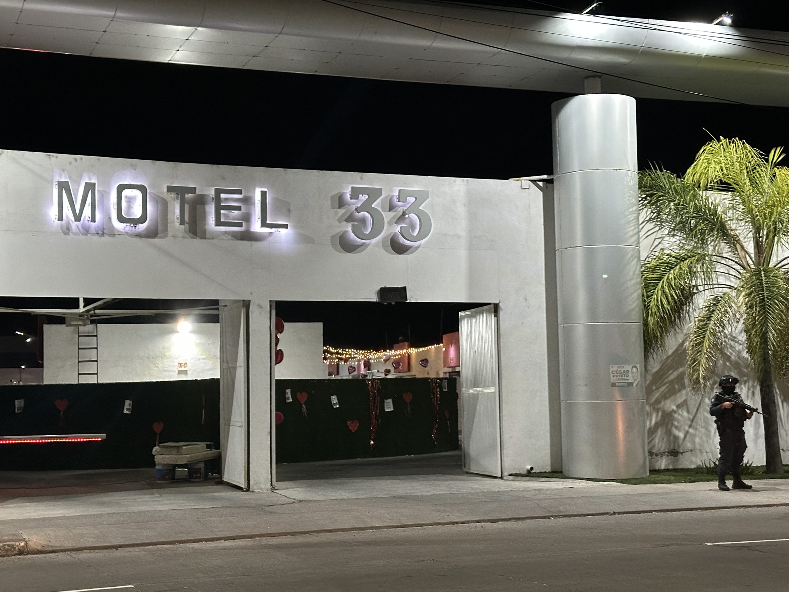 Ataque a balazos deja un hombre herido al interior del Motel 33 en el bulevar Bicentenario, en #Salamanca